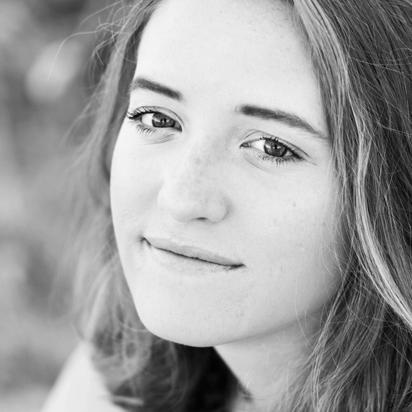 Meet your Posher, Sofie - Picture 2 of 3